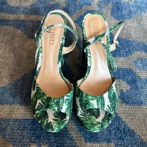 Schultz never worn platform palm heels